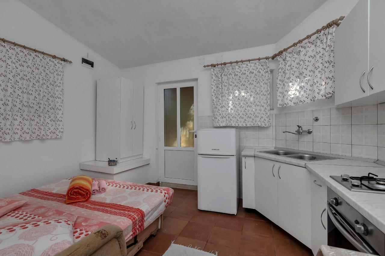 Apartments Milivoj Bogomolje Exterior foto
